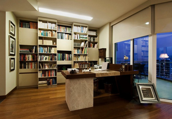 现代家庭一般都会设计一个书房的,在书房里很多人喜欢挂一些字画图片