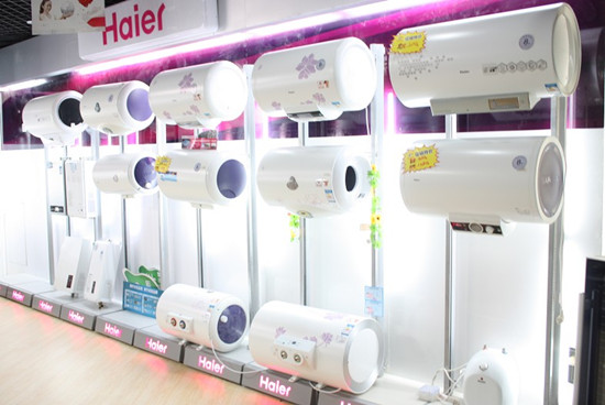 电热水器什么牌子好呢?市场上有很多品牌的电热水器,看得眼花缭乱的,所以要选择电热水器,还是要多了解相关信息才行的。 朋友都推荐用海尔电热水器,在商场和网上看了一下海尔电热水器60L的产品型号有:海尔FCD-HY60CI(E) 电热水器、海尔FCD-JTHC60-(E) 电热水器、海尔FCD-JTHQA60-III电热水器、海尔FCD-HX60AI(E)电热水器、海尔FCD-JTHMG60-III+(E) 电热水器、海尔FCD-HM60GI(E) 电热水器等等海尔电热水器60L容量的产品太多了,