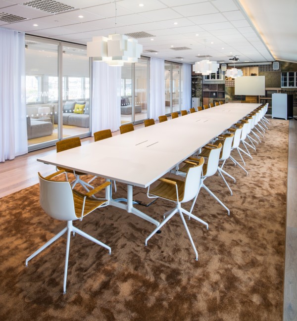 斯德哥尔摩漂亮的现代办公室装修设计