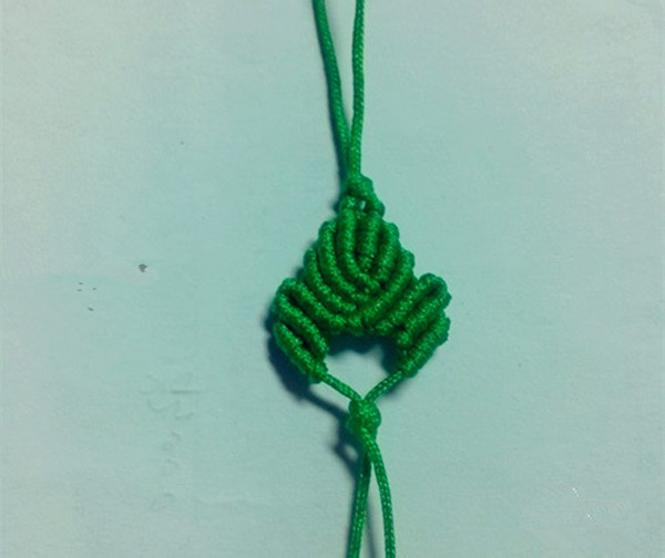 手工diy:一款简单的diy手机链编法 教你编织手机链