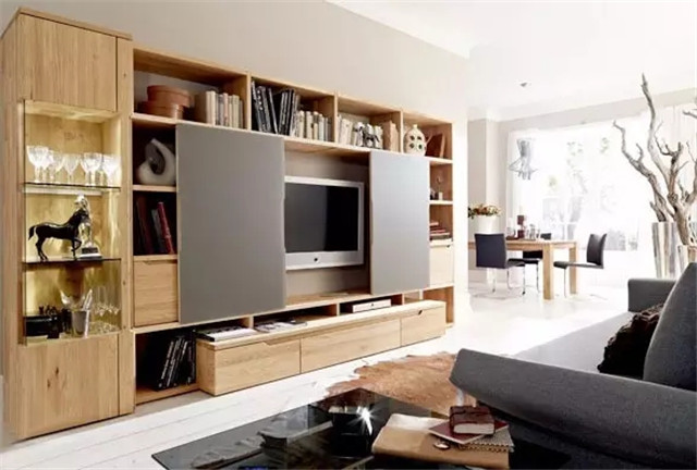 2017最流行装修方式      在客厅安装组合式电视柜,不仅能陈列一些