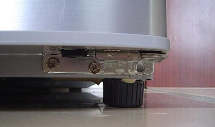 冰箱漏水是怎么回事 冰箱漏水怎么处理-装修保