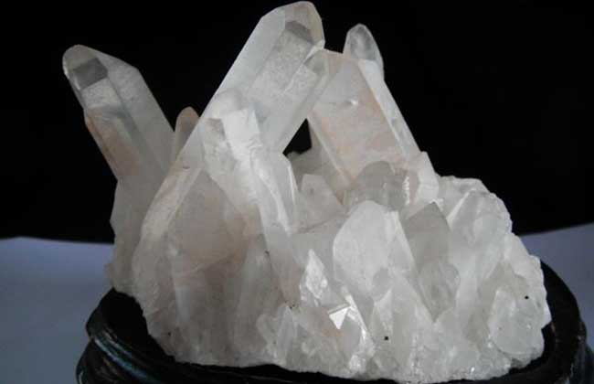 生活小常识:天然水晶怎么鉴别 水晶有什么作用