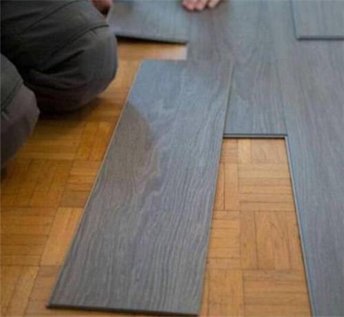 铺木地板