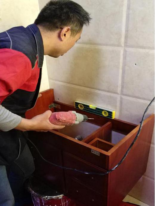 浴室柜的安裝工藝流程及注意事項 浴室柜的安裝工藝流程及注意事項