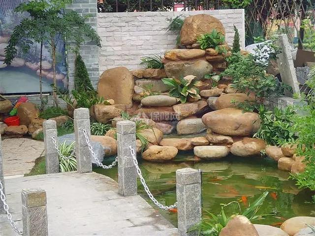 庭院鱼池设计实景图 这样做要想过石头的感受吗