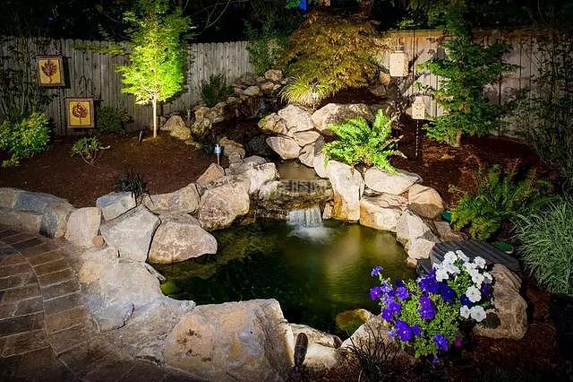 庭院鱼池设计实景图 这样做要想过石头的感受吗?