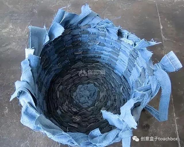 舊牛仔褲的廢物利用 這18個(gè)DIY創(chuàng)意你學(xué)到了嗎?