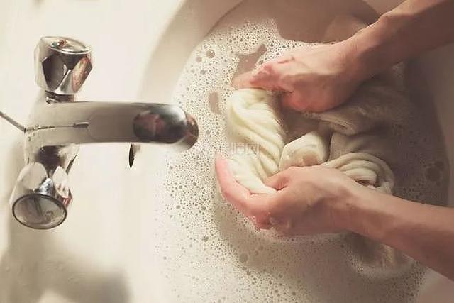 布藝沙發(fā)怎么洗?擔心洗壞?快看看這份清洗攻略