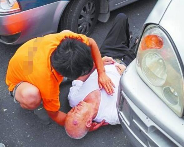 救护车闯红灯撞死老人怎么回事 120救护车闯红灯撞死老人谁负责