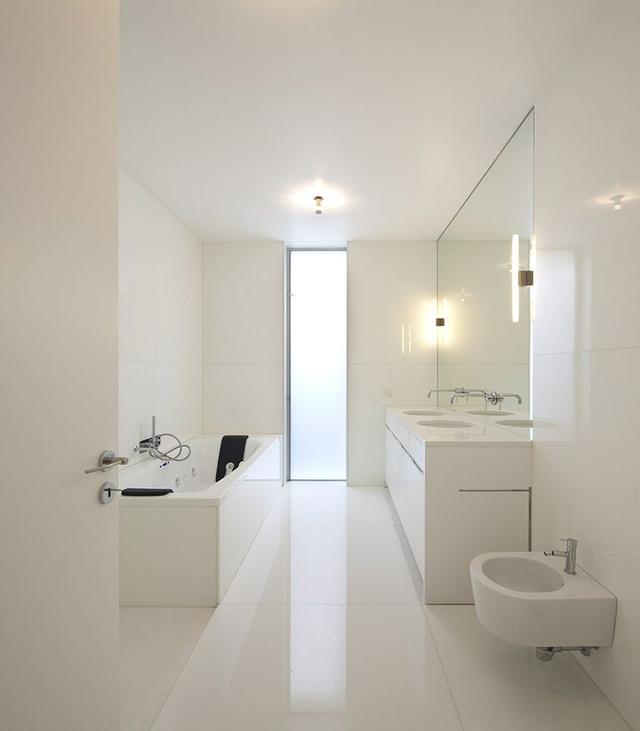 白色浴室设计理念 轻轻松松得来的美丽