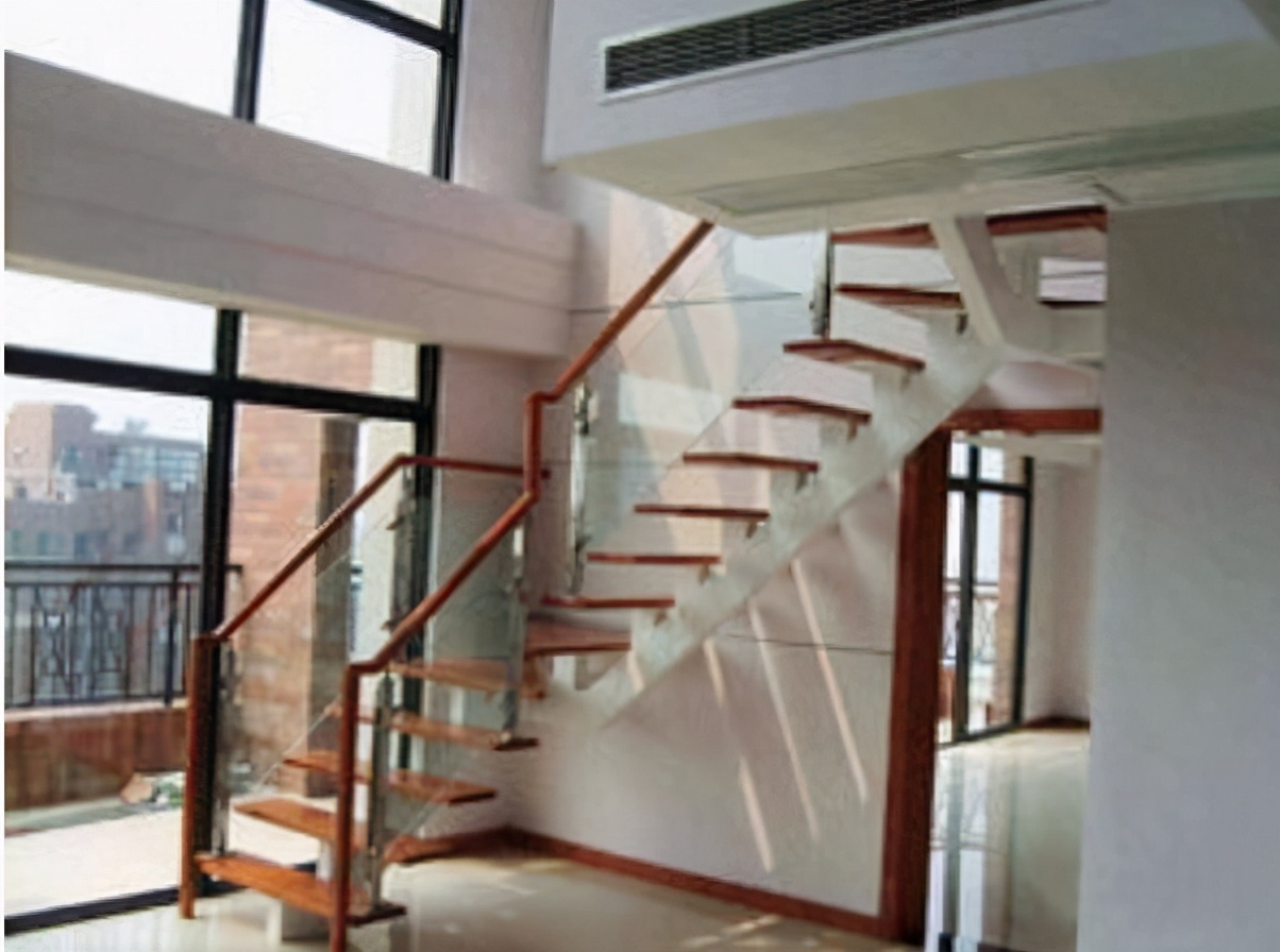 不锈钢钢化玻璃旋转楼梯 钢结构弧形钢板别墅酒店旋转楼梯-阿里巴巴