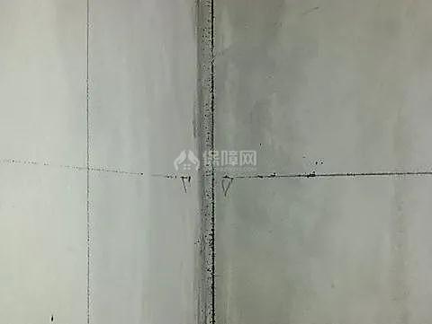 冲筋,基层粉刷,做冲筋处理后将墙面进行粉刷找平,确保基层平整度有