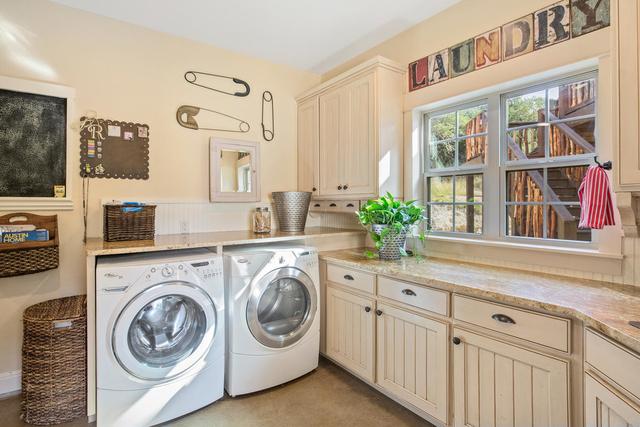 室内收纳空间创意设计方便存储让家里的洗衣房整洁如新