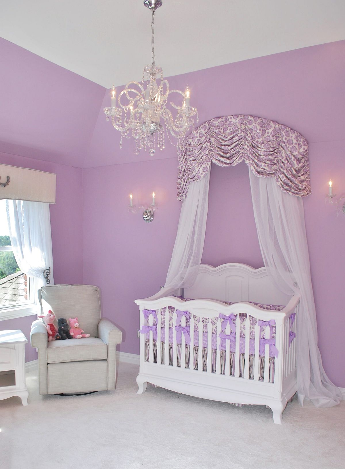 紫罗兰色令人惊艳的婴儿房,完美适合您的小公主.