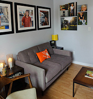 精致简约阁楼式公寓客厅照片墙效果图