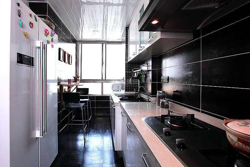 现代的黑白厨房