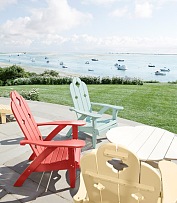清凉的海边度假小屋花园椅子图片