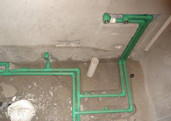 装修中 水电 正文     水电改造应按照标准开槽,否则会影响水管出水口