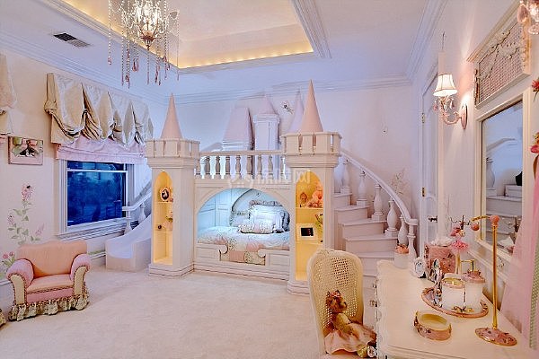 为满足孩子的公主梦 把家里装修成童话风格的宫殿