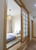 日式卧室原木色拉门设计