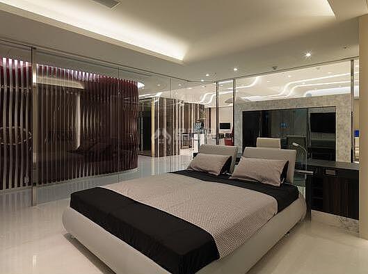 现代设计四居卧室玻璃墙效果图欣赏