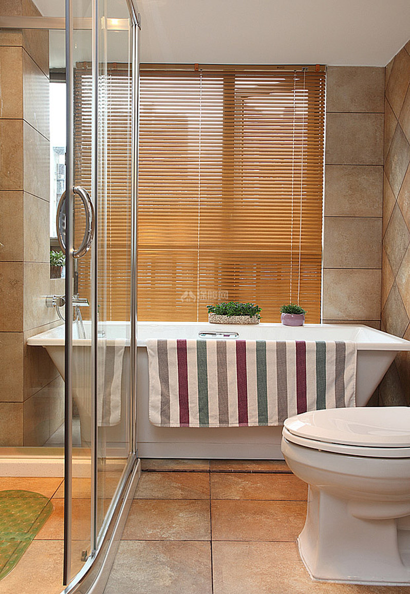 美式清新三室浴室浴缸装修效果图