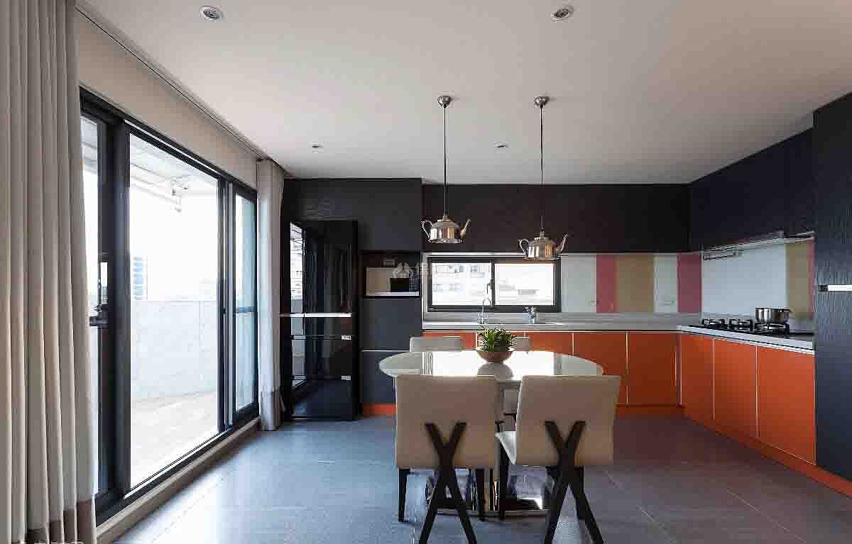 明丽可爱现代复式厨房橘色橱柜门效果图