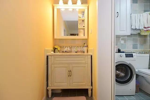 82平现代舒适二居卫生间洗手台设计效果图