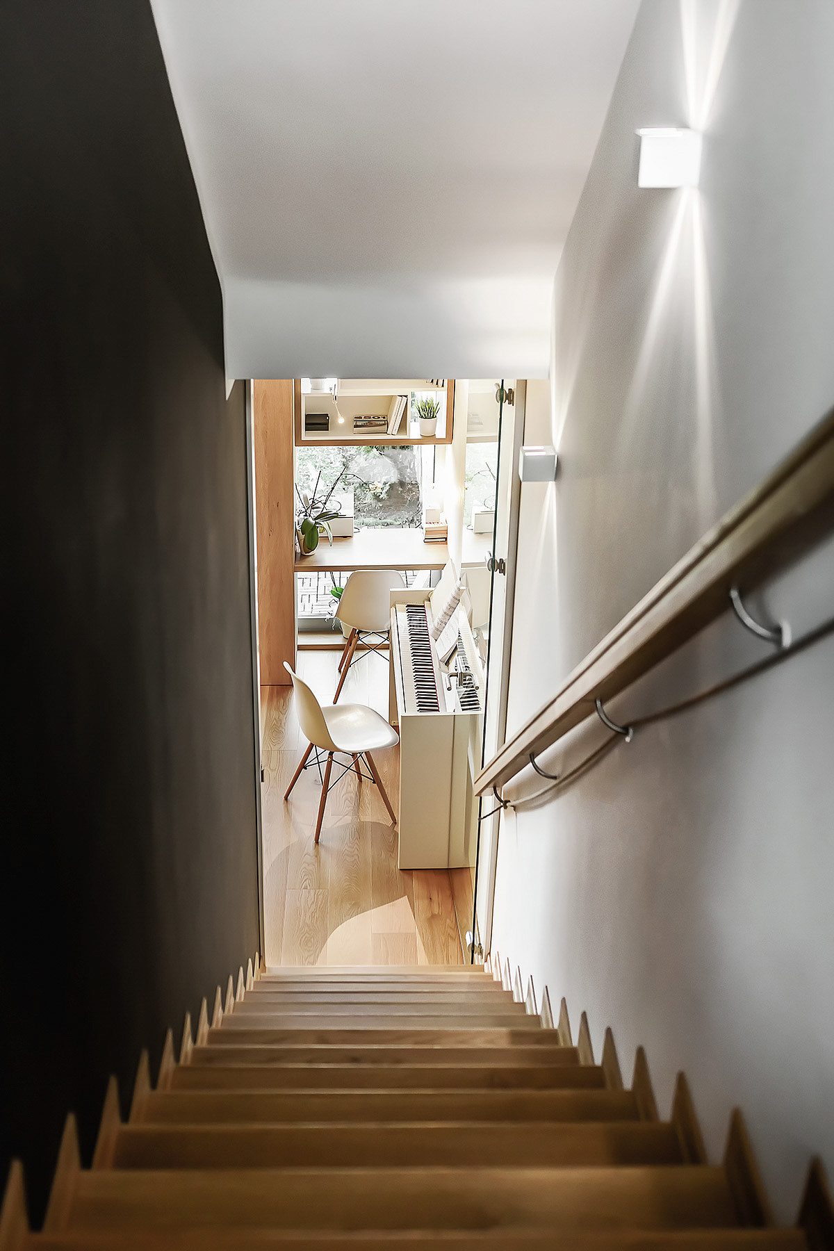 自然木元素家装楼梯效果图