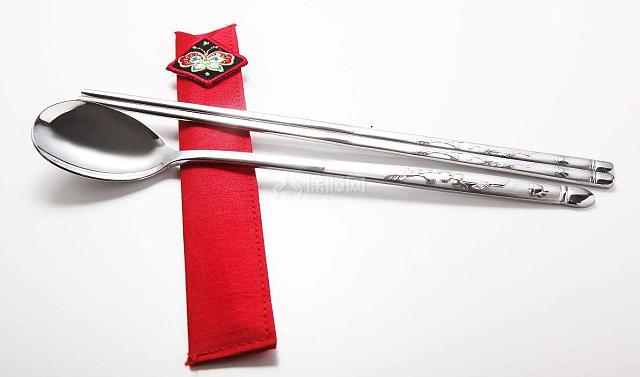 生活小常识:用银筷子吃饭好吗