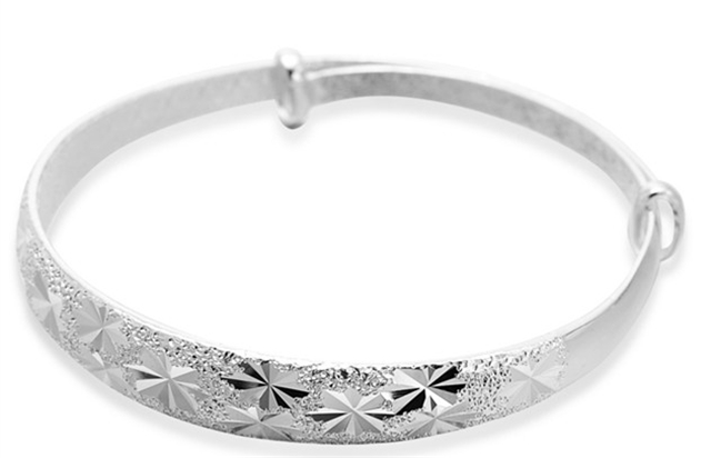 纯银手镯多少钱一克