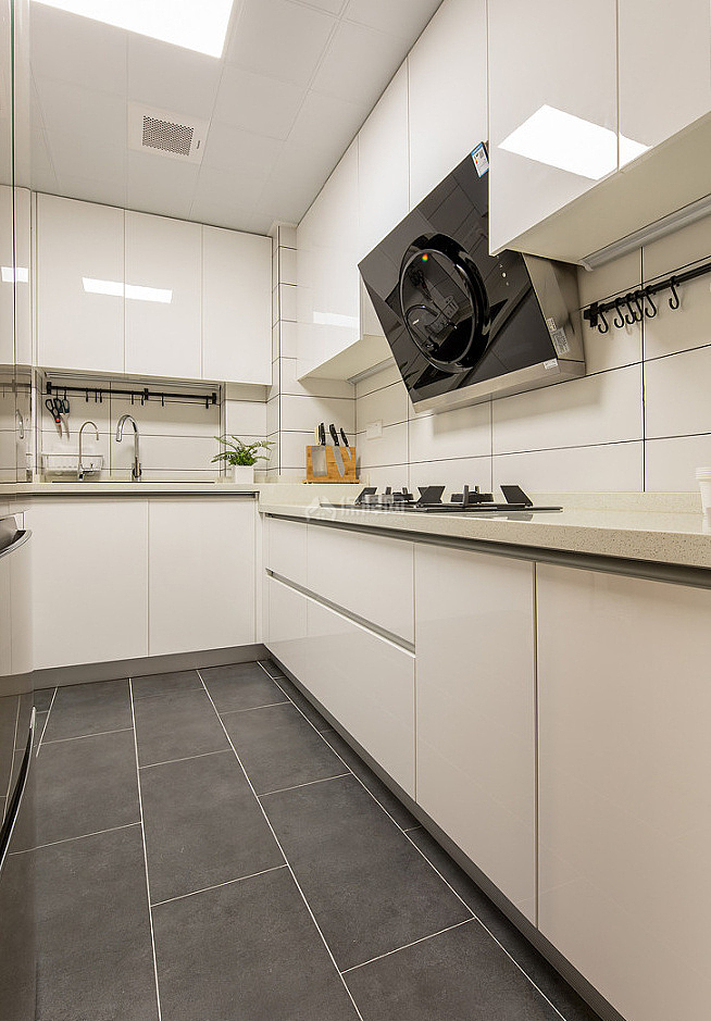 91㎡现代两居之厨房橱柜设计效果图