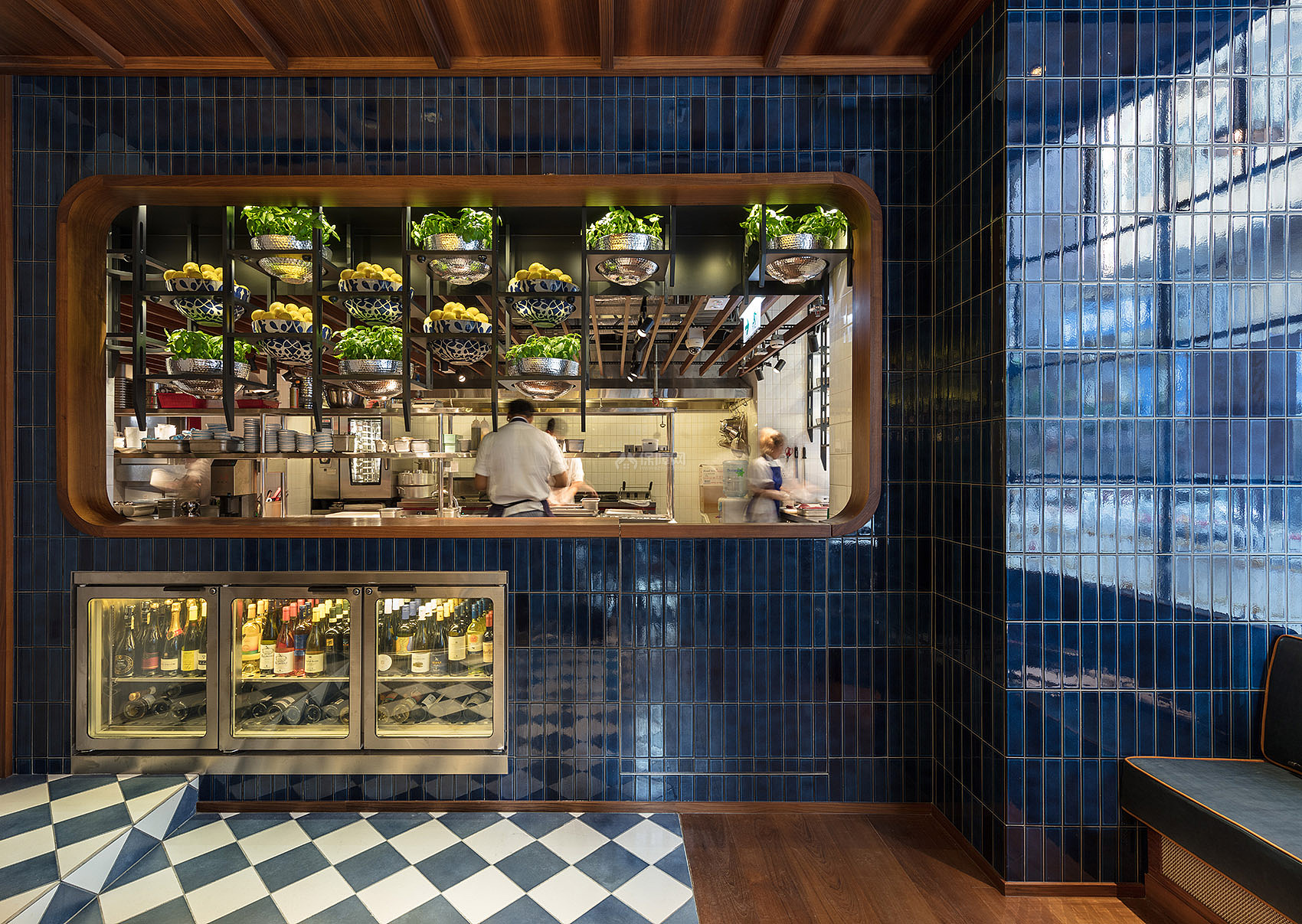 香港芬名酒店之餐厅开放式厨房设计效果图