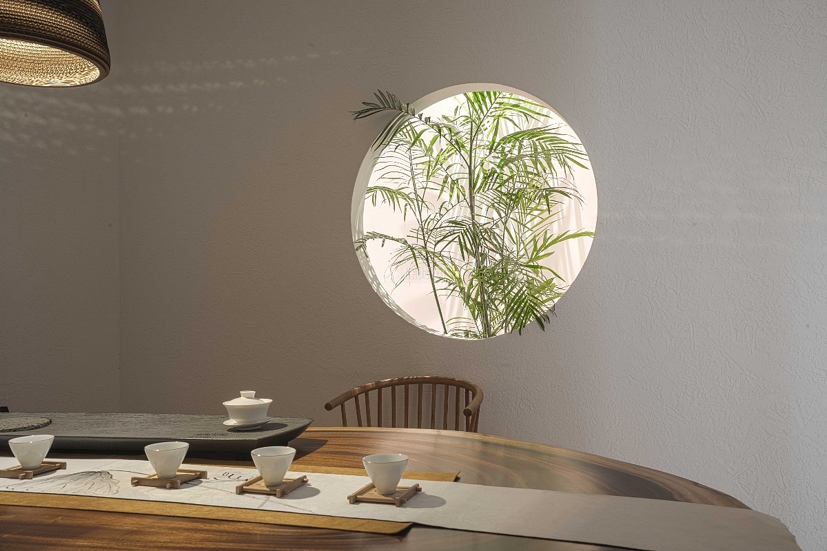 水之境茶舍之饮茶包间墙面圆窗设计效果图