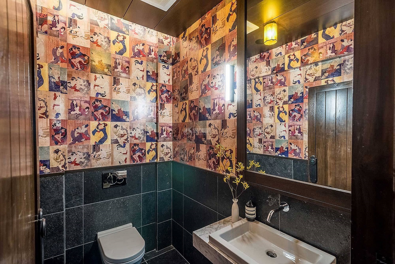 Chateau Hanare日式餐厅之卫生间墙面装饰效果图