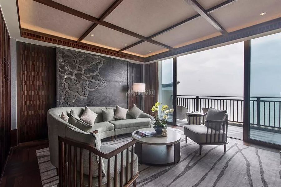 凤凰山悦椿酒店之特色客房沙发布置效果图