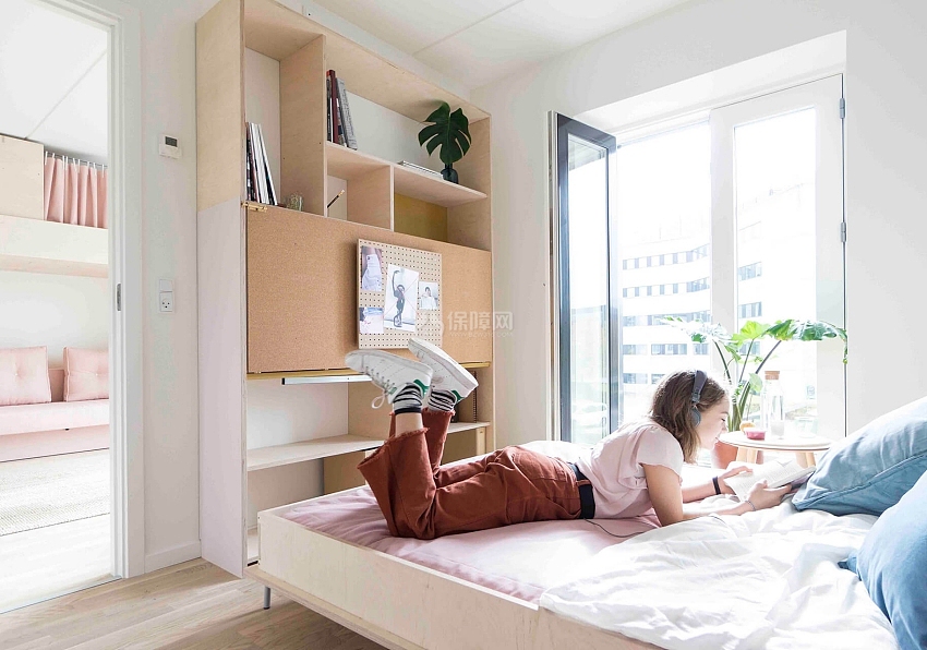 清新木质系亲子公寓之卧室床布置效果图