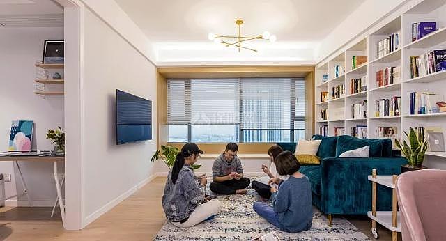 現(xiàn)代客廳裝修很多人都不使用電視柜了 他們都是這裝修電視背景墻的