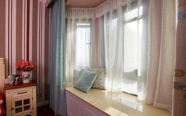 家居轨道式窗帘杆安装 更具时尚和实用性