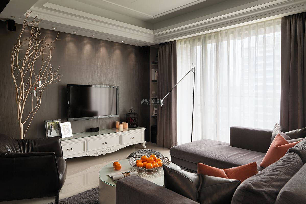 125平欧式三居之客厅电视墙设计效果图