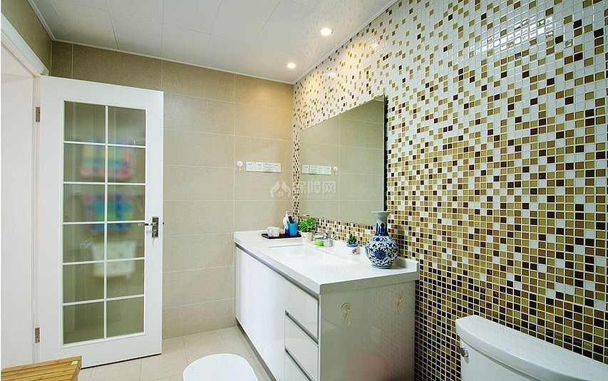 150平现代风格温馨婚房之卫生间马赛克墙砖效果图