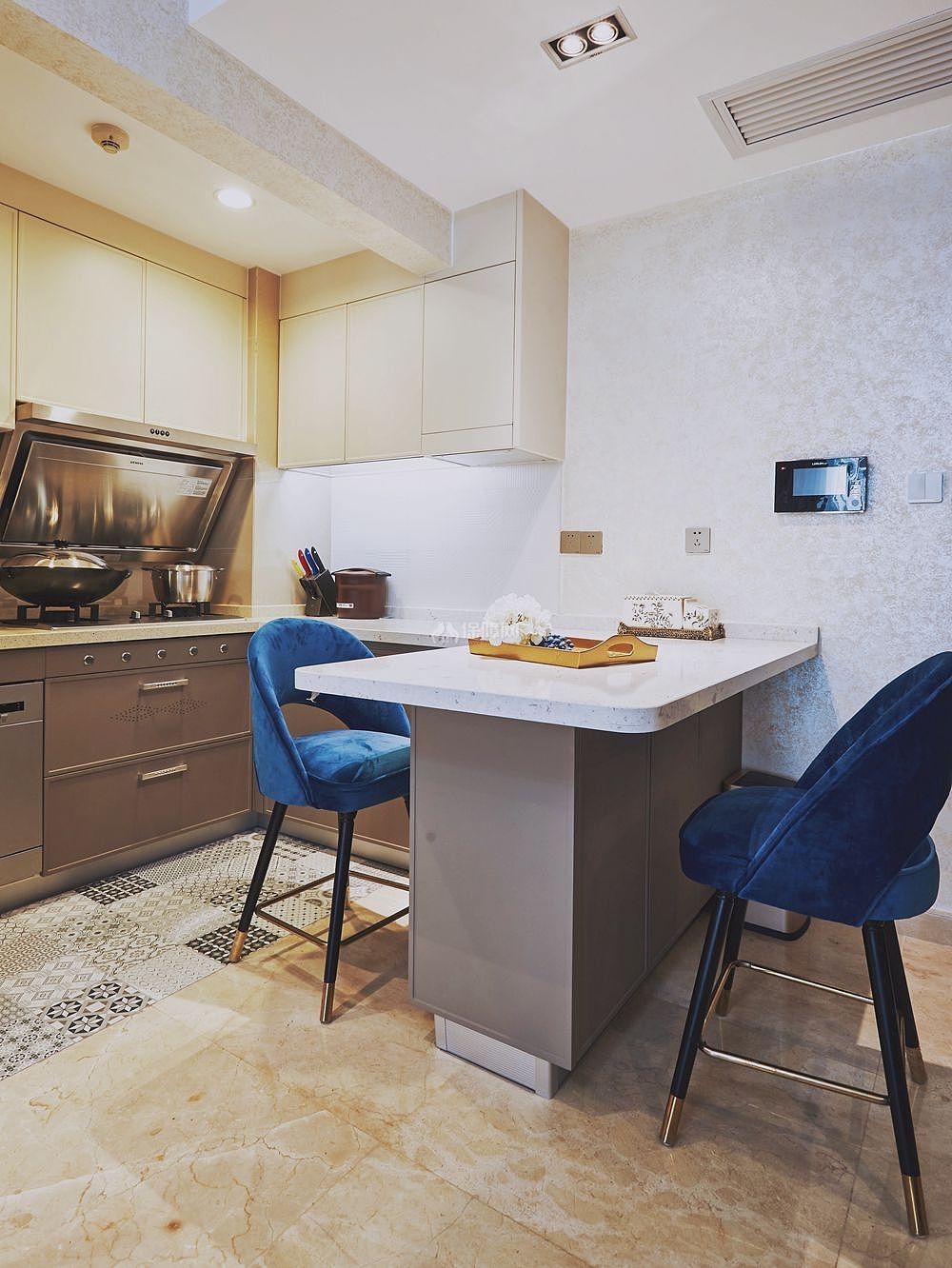 58平方现代风格公寓之开放式厨房装修设计效果展示