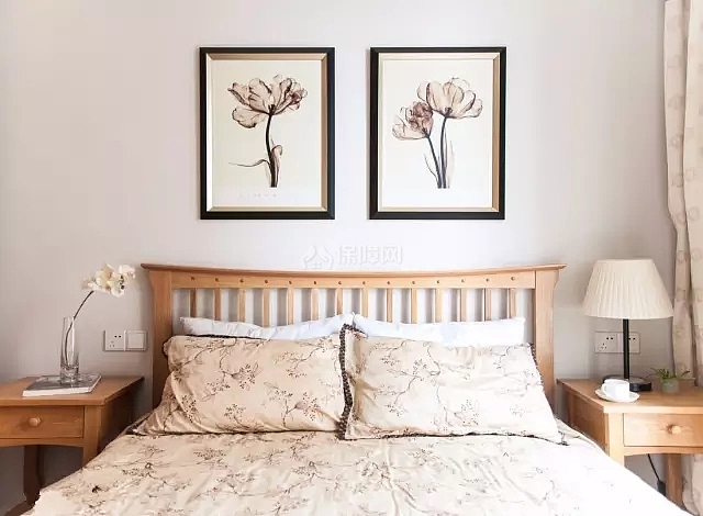 100平美式三居之卧室床头墙面装饰效果图