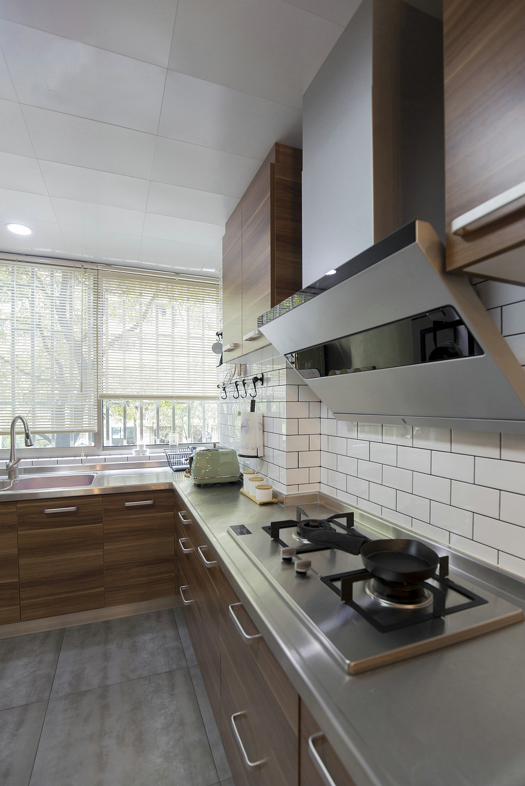 138平现代简约三居之厨房设计效果图