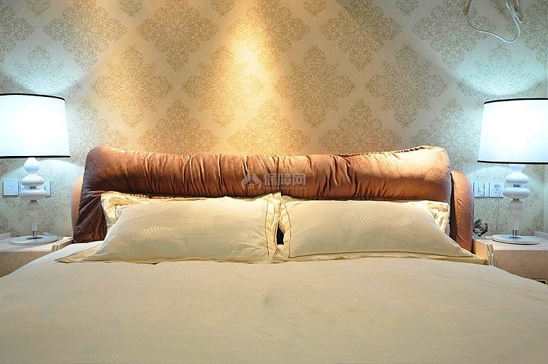 72㎡简约两居之主卧床头墙面装饰效果图