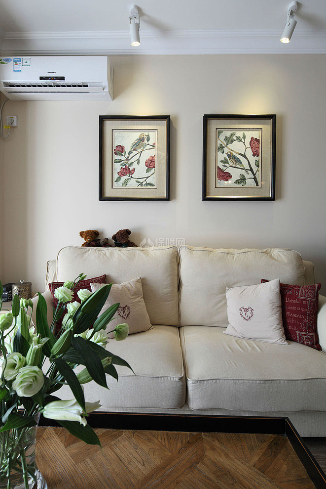 美式小清新两居之沙发背景墙装饰画效果图