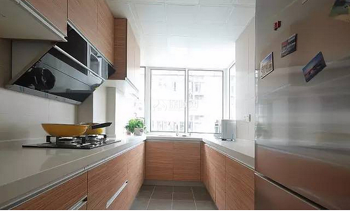 88平现代简约两居室之厨房橱柜设计效果图