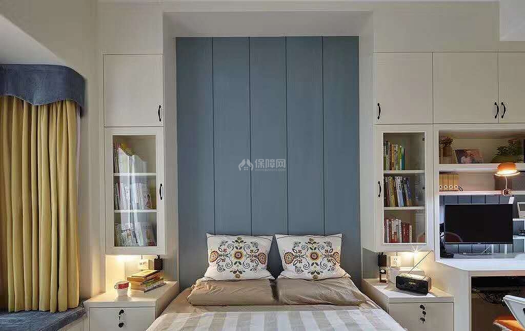 澜泊湾130平米现代风格之卧室床两边设计效果图