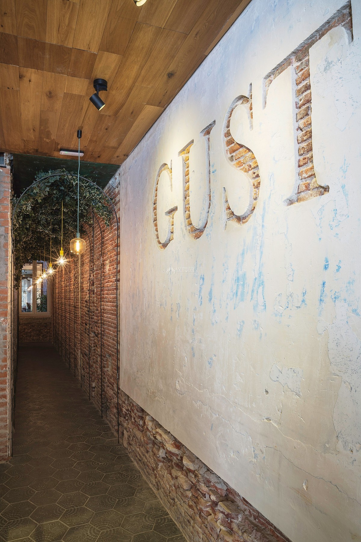 大街5号Gust餐馆之走廊墙面装饰效果展示